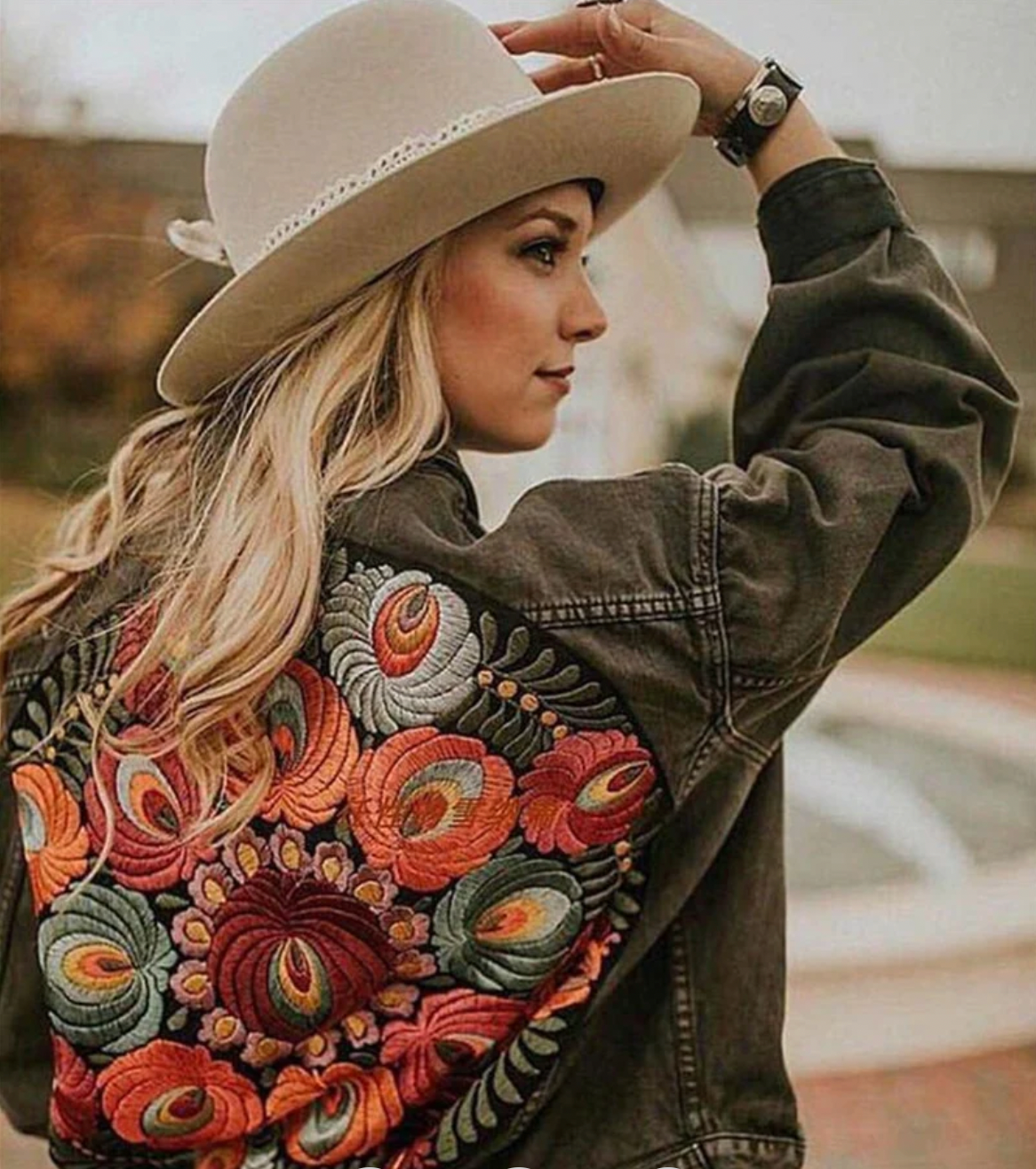 Variant image for Damenjacke mit Blumenprint aus hochwertigem Denim, Elegantes Design, Vielseitig kombinierbar-1