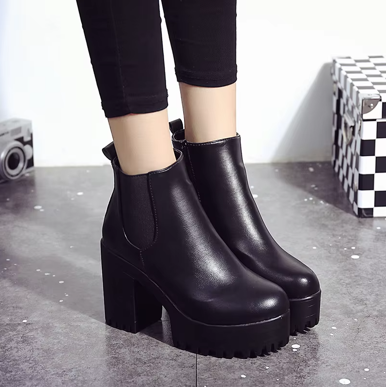 Hochhackige Damenstiefel