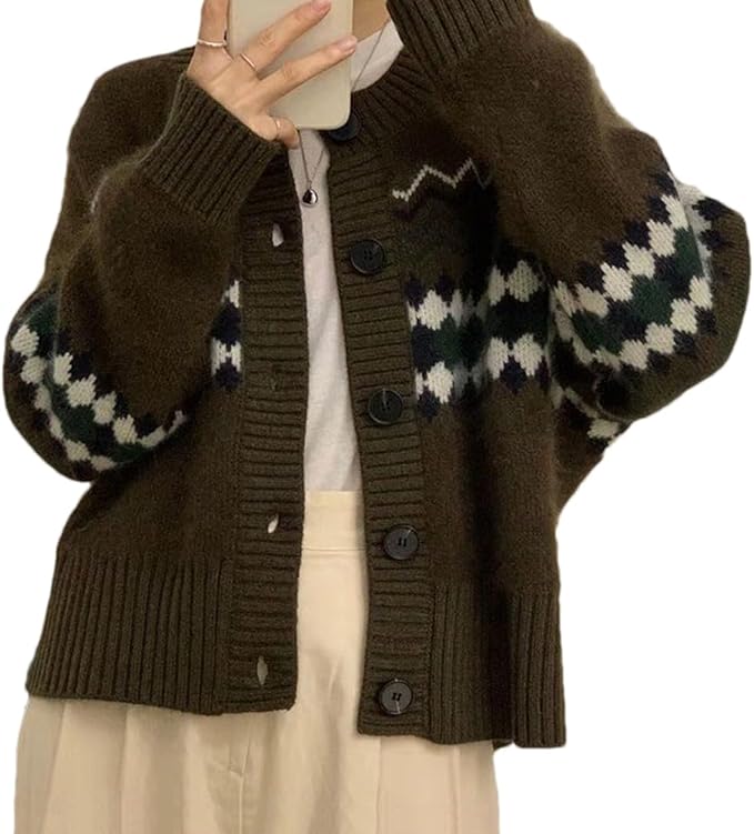 Strickjacke mit langen Ärmeln und Knöpfen