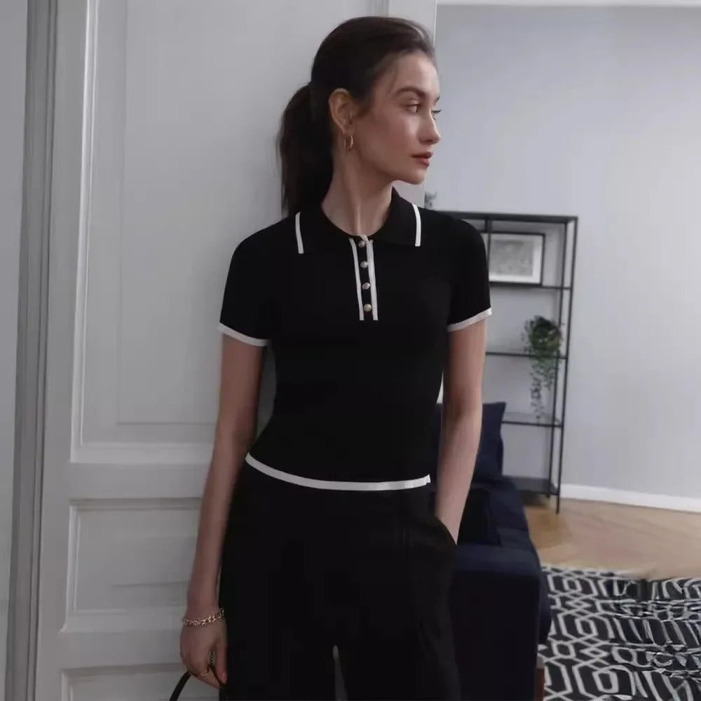 Gestricktes Damenoberteil mit kurzen Ärmeln