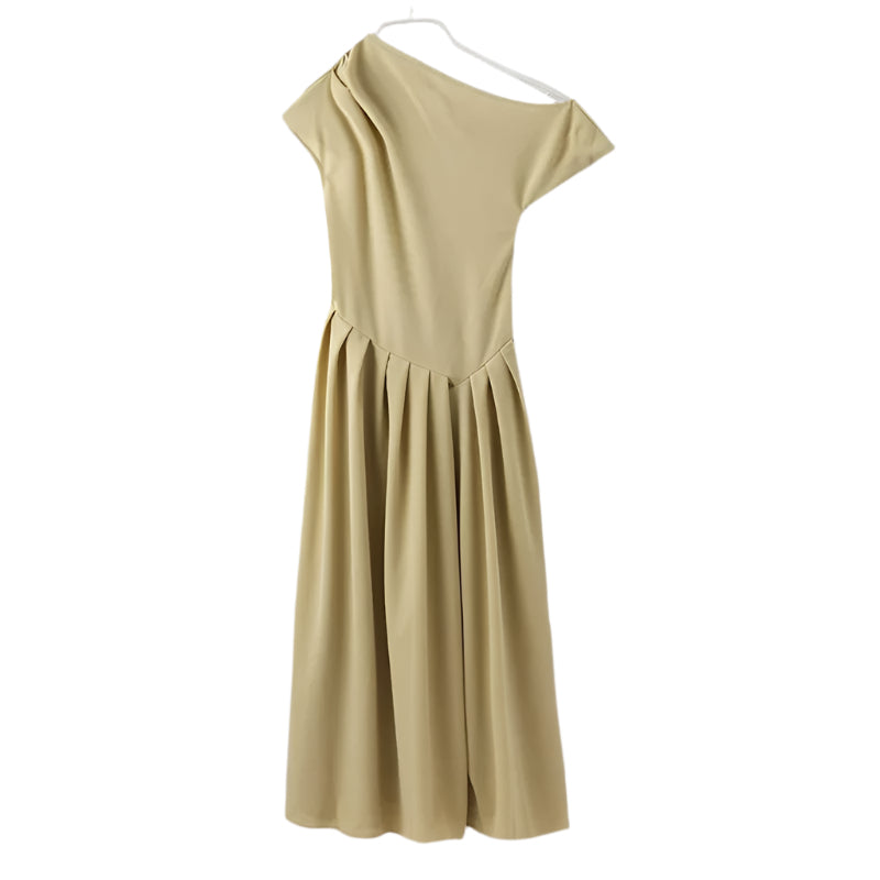 Lässiges Damenkleid mit schrägem Kragen