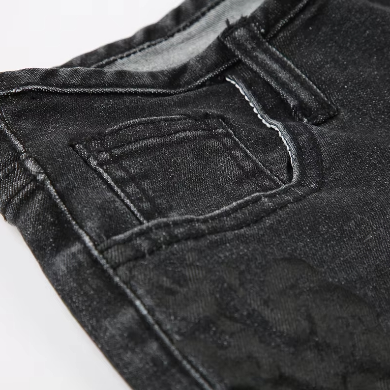 Denim-Hose mit niedriger Taille und Blumendruck