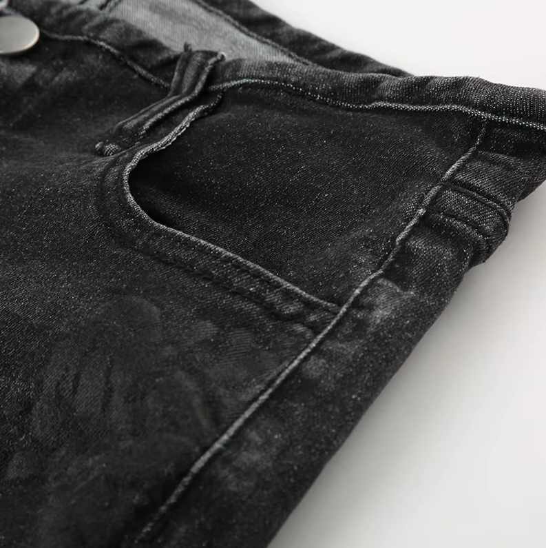 Denim-Hose mit niedriger Taille und Blumendruck