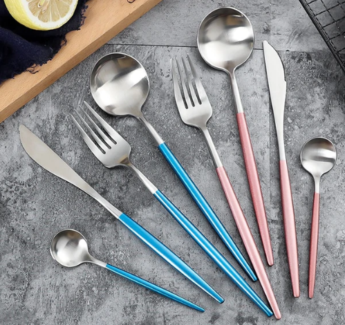 24-teiliges Besteckset für Elegante Anlässe mit Gold-Akzenten 4