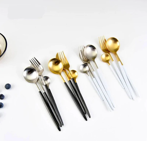 24-teiliges Besteckset für Elegante Anlässe mit Gold-Akzenten 8