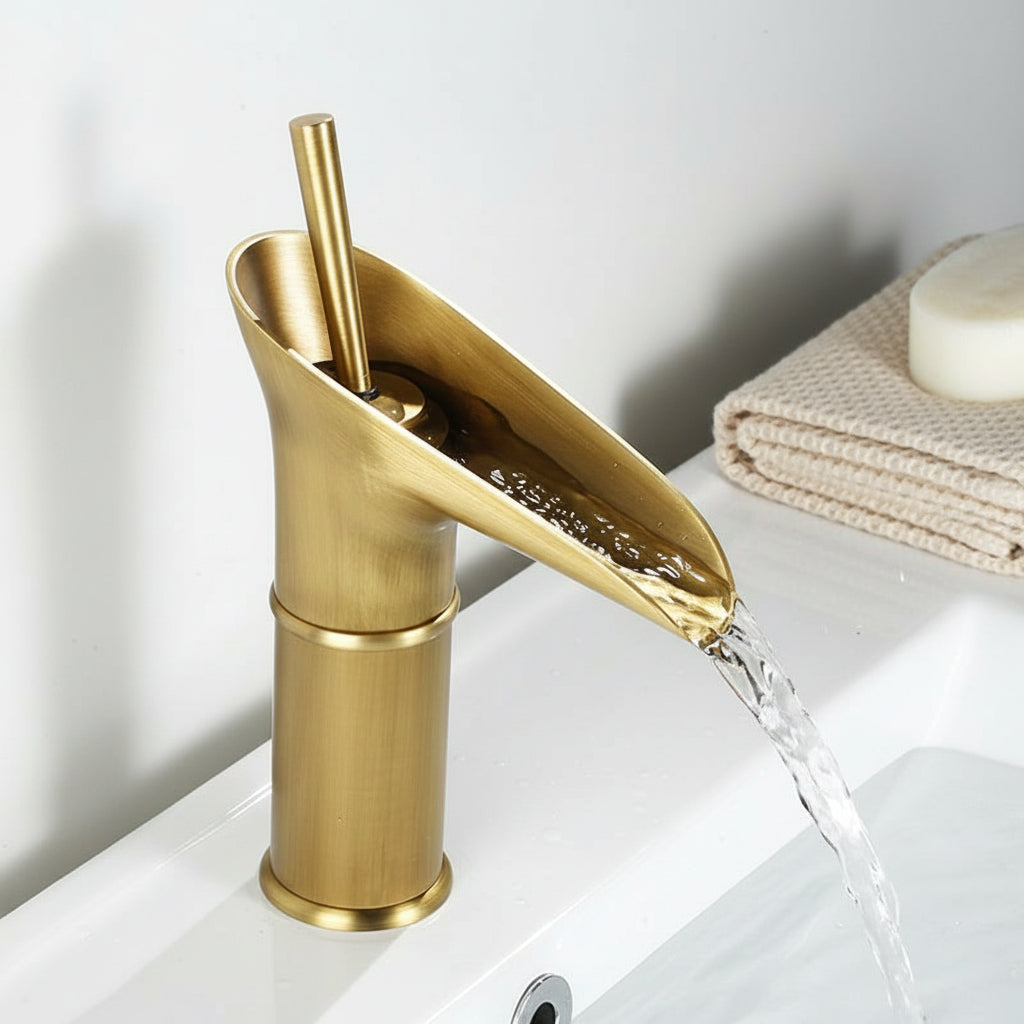 Antiker Wasserhahn Bad mit Wasserfall-Auslauf für elegante Badezimmergestaltung 3