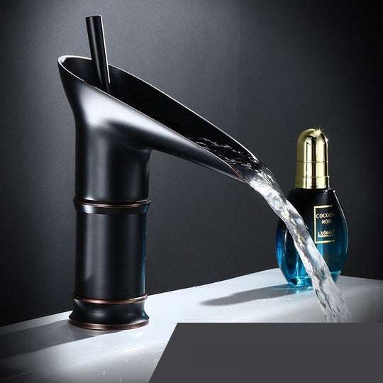Antiker Wasserhahn Bad mit Wasserfall-Auslauf für elegante Badezimmergestaltung 7