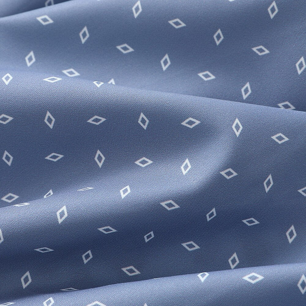 Damen Dirndlkleid mit Schürze im klassischen bayerischen Stil 5