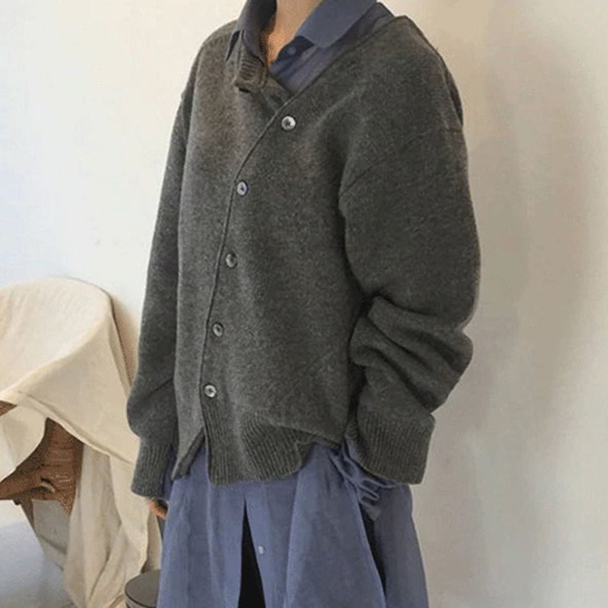 Damen Kashmirkardigan mit asymmetrischen Knöpfen 4