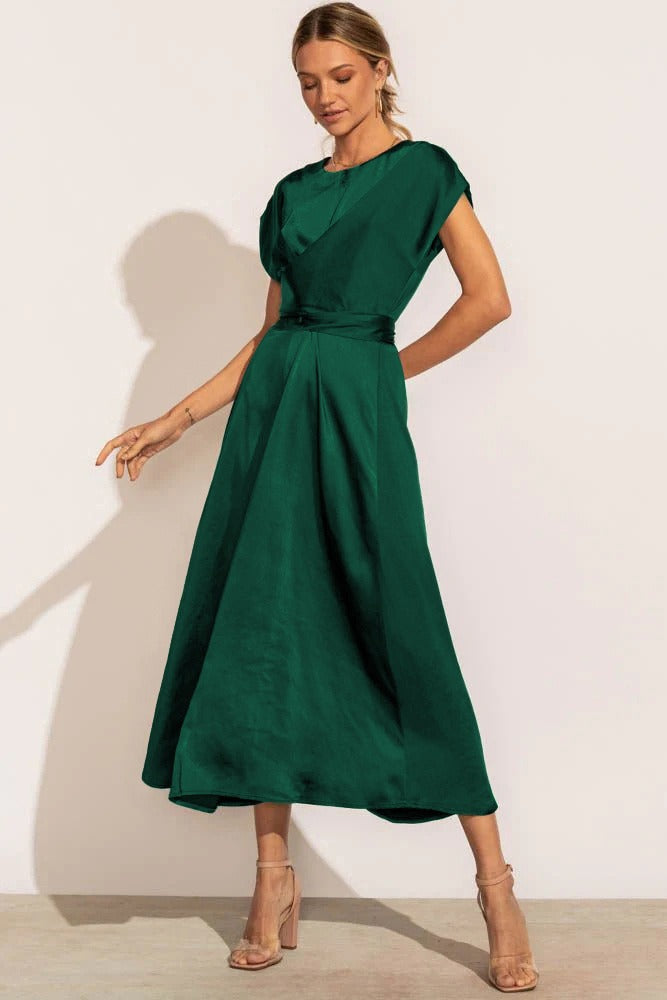 Damen Midi Abendkleid mit Gelaunten Ärmeln und Diagonalem Schnitt 9