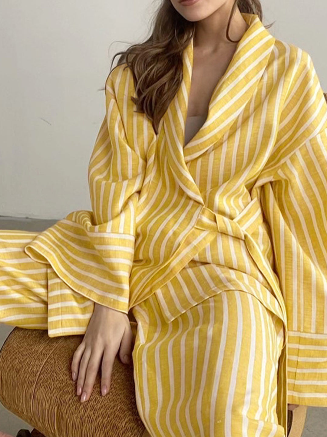 Damen Pyjama Set Lässiger Zweiteiliger Schlafanzug mit Wickelbluse und Weiten Hose aus leichtem Material 6