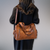 Damen Schultertasche aus Veganem Leder mit Metallakzenten, Praktisch und Stilvoll 2