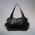 Damen Schultertasche aus Veganem Leder mit Metallakzenten, Praktisch und Stilvoll 3
