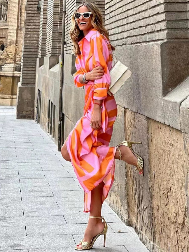 Damen Sommerkleid mit lebhaften Farben und modernem Design 1