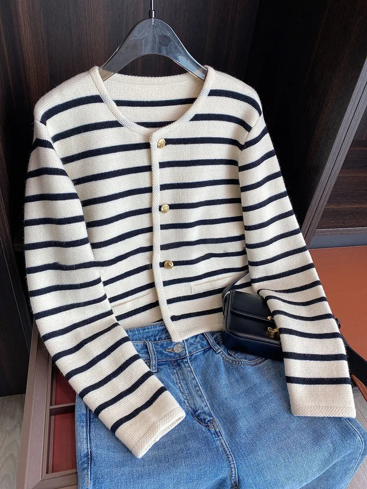 Damen Strickjacke mit Rundhalsausschnitt und langen Ärmeln 0