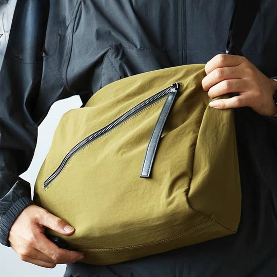 Damen Umhängetasche mit Praktischem Fächersystem und Modernem Design 2
