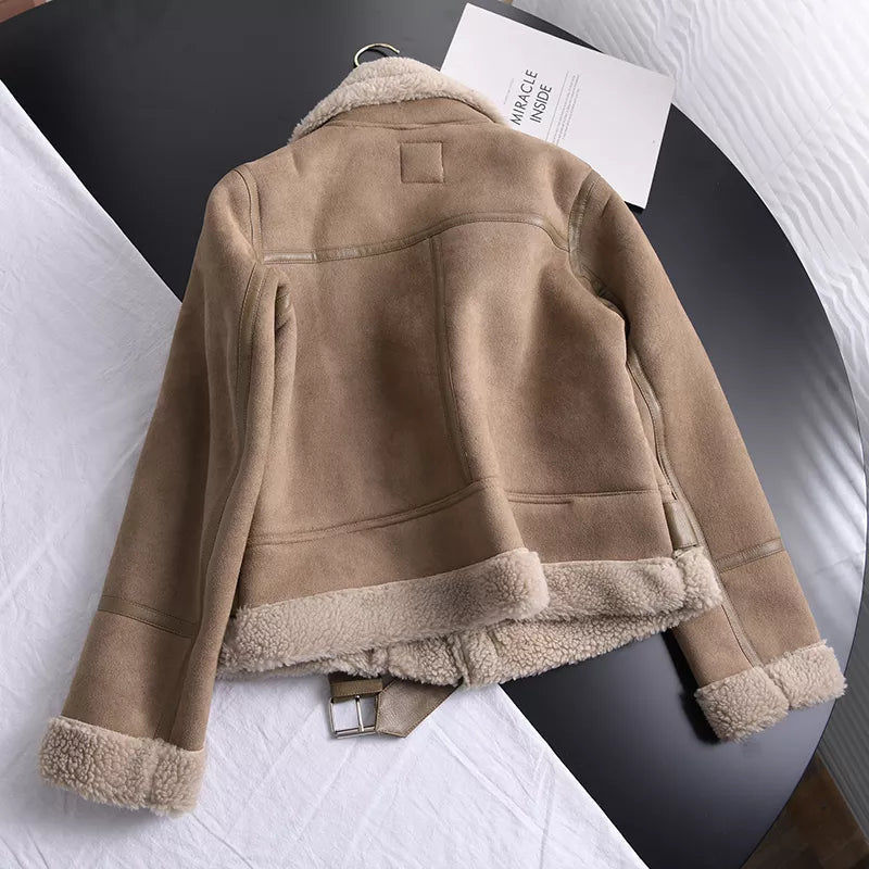 Damen Winterjacke aus Wildleder mit modernem Design 2