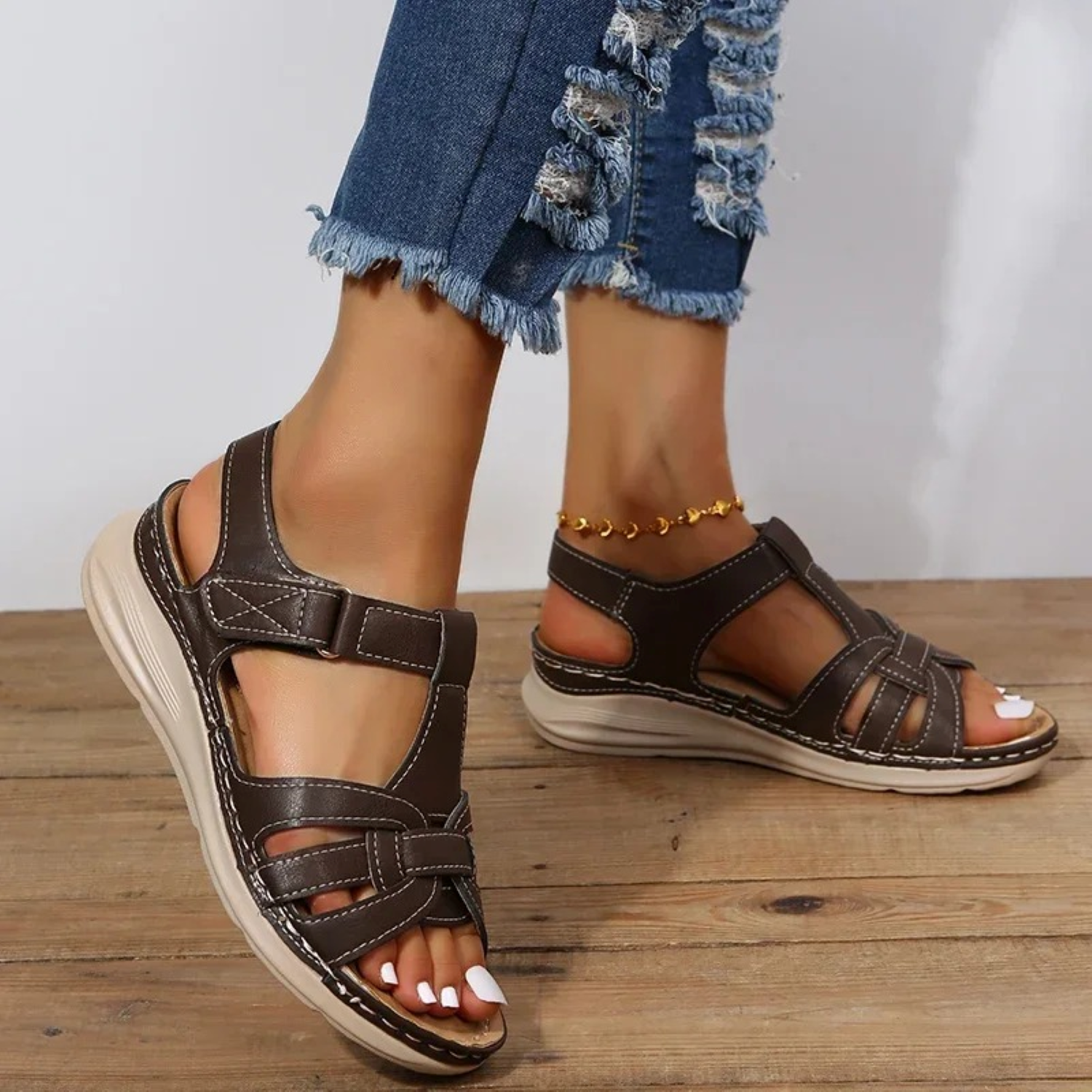 Damensandalen mit breiten Bändern und verstellbarer Passform 2
