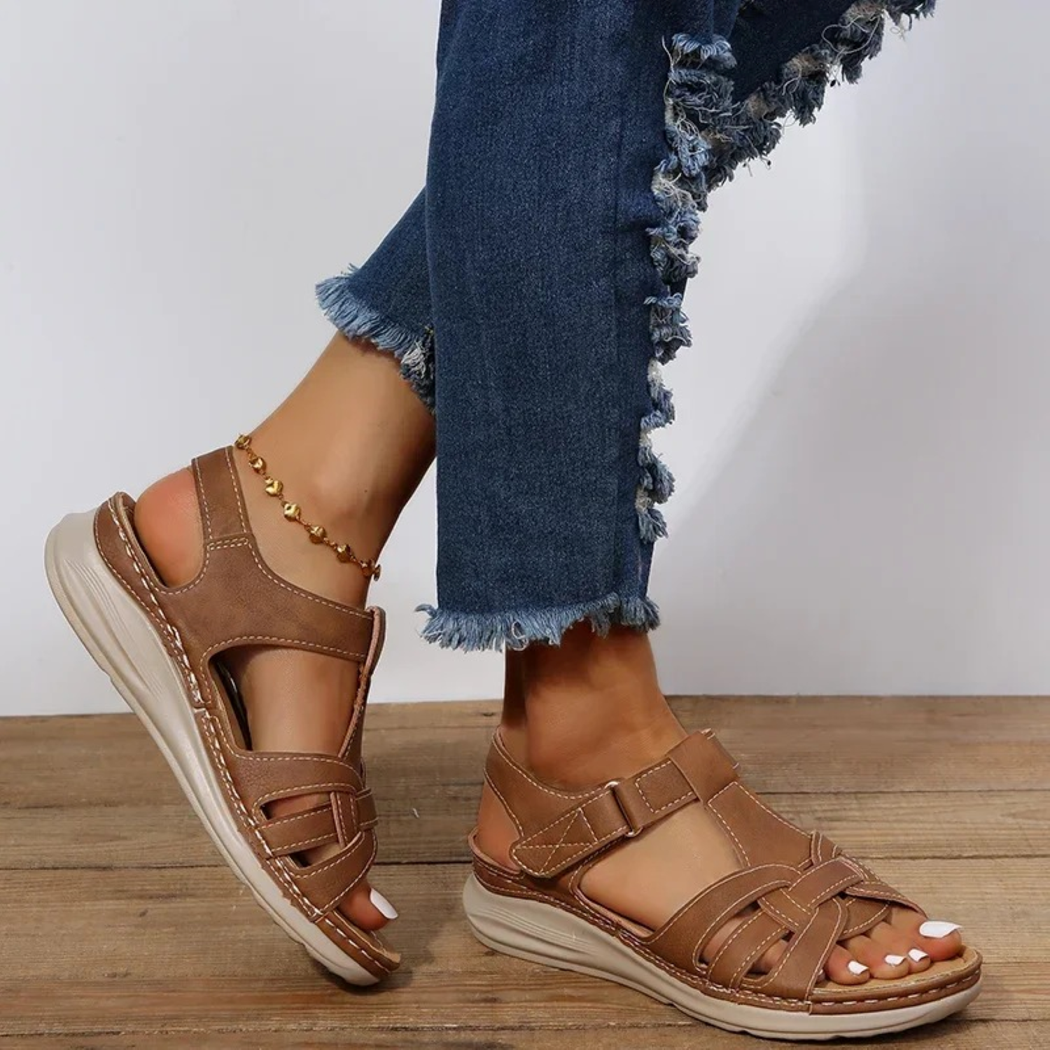 Damensandalen mit breiten Bändern und verstellbarer Passform 4