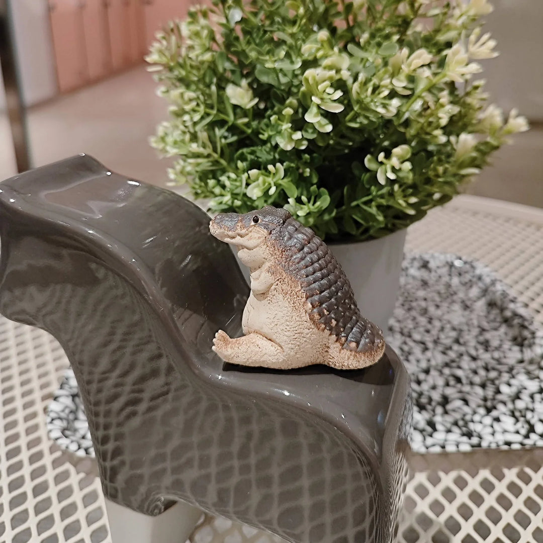 Dekofigur Krokodil für Wohnzimmer und Büro - Ausdrucksstarkes Design als Blickfang 3
