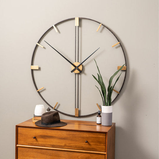Große Wanduhr für Wohnzimmer im modernen Design 1