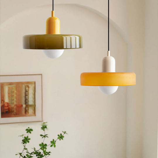 Hängelampe aus buntem Glas im modernen Design 20
