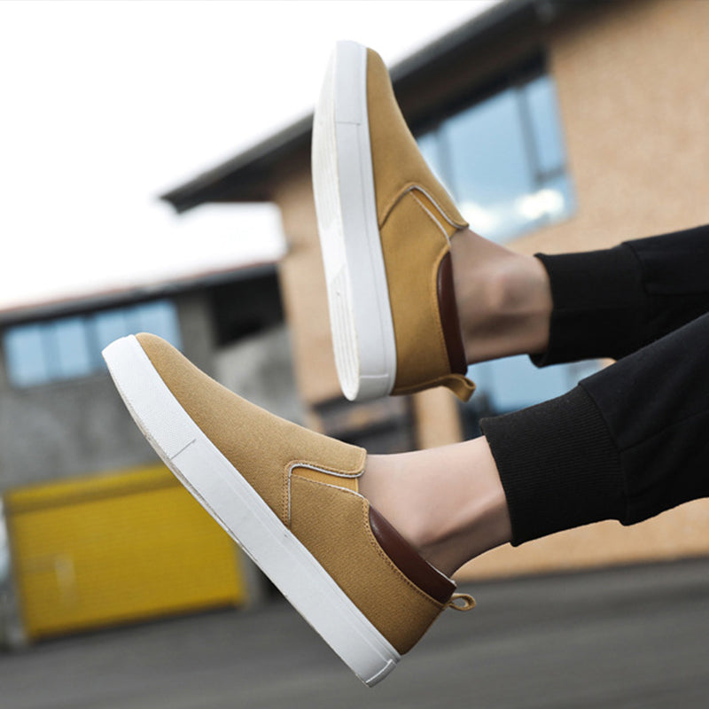 Herren Slip-On-Schuhe im modernen Design 1