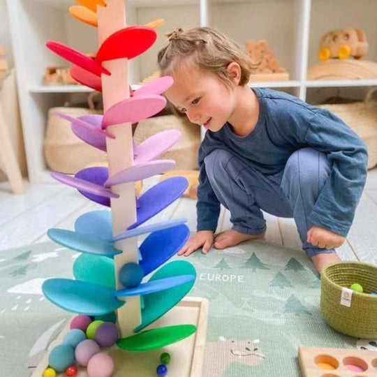 Interaktiver Murmelturm für Kinder – Luca mit Klang und Farben 3
