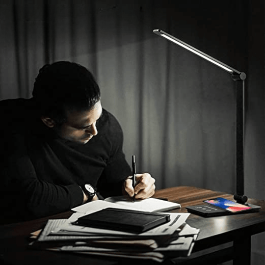 LED-Schreibtischlampe mit kabellosem Laden und einstellbarer Helligkeit 4