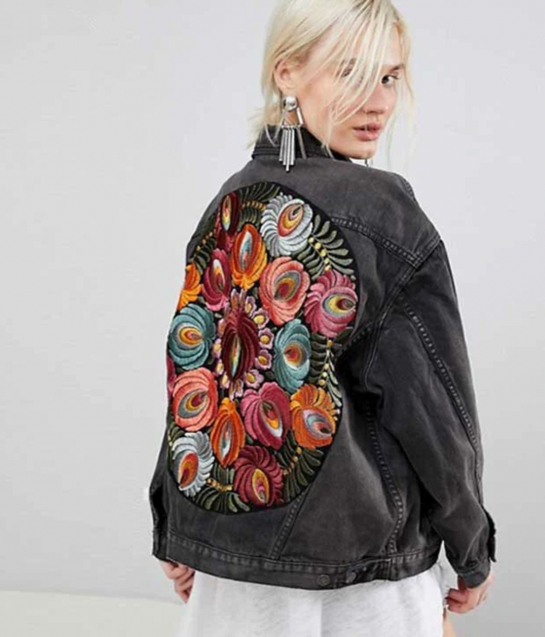 Damenjacke mit Blumenprint aus hochwertigem Denim, Elegantes Design, Vielseitig kombinierbar-5
