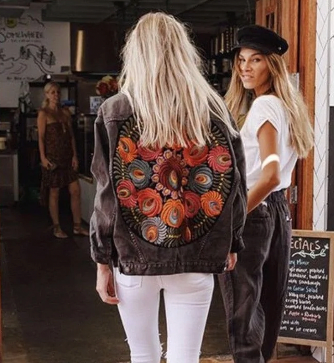 Damenjacke mit Blumenprint aus hochwertigem Denim, Elegantes Design, Vielseitig kombinierbar-4