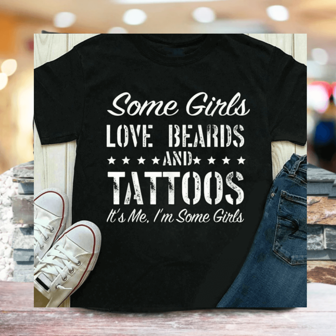 Manche Mädchen Lieben Bärte Und Tattoos T-Shirt