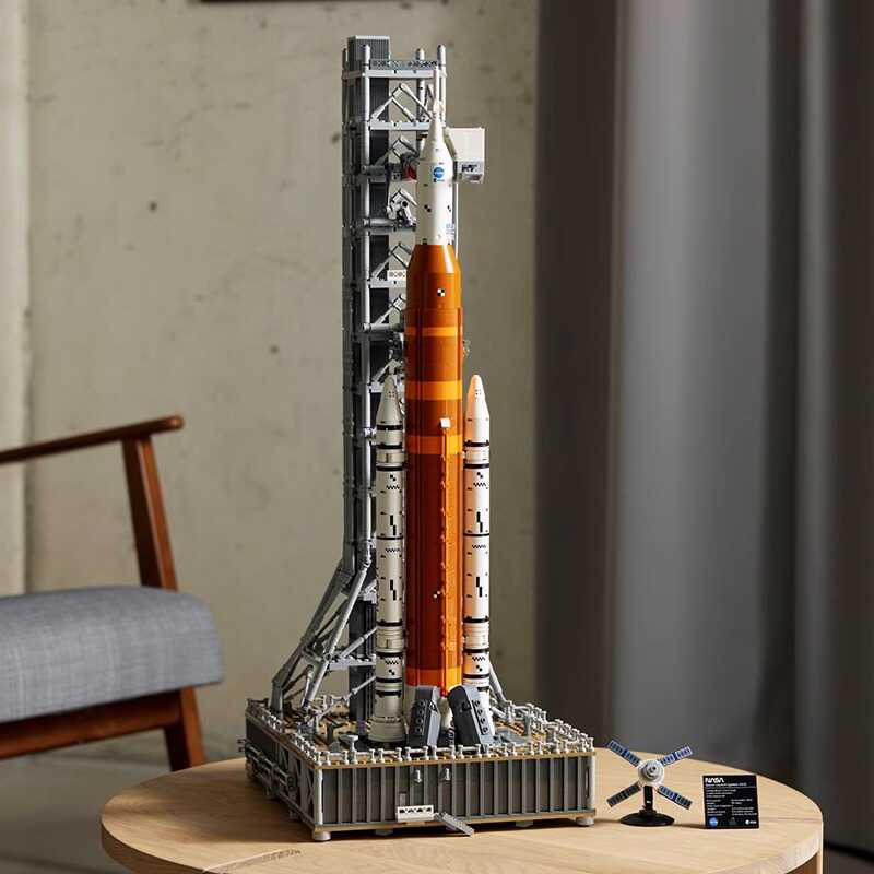 Modell des Artemis Space Launch Systems für Erwachsene 2