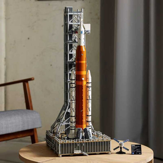 Modell des Artemis Space Launch Systems für Erwachsene 2