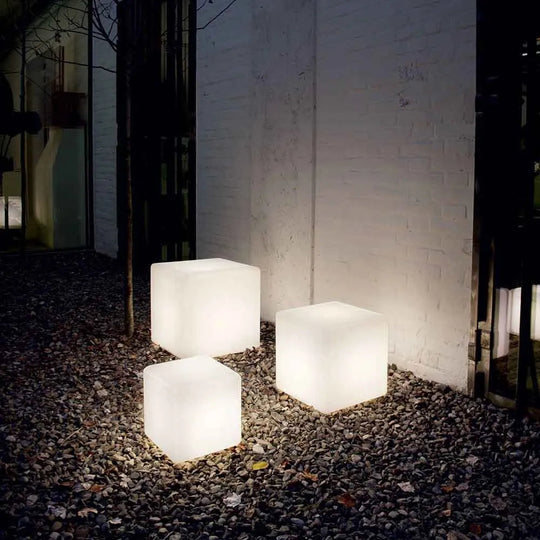 Moderne Gartenlampe Würfelform für stilvolle Beleuchtung 0