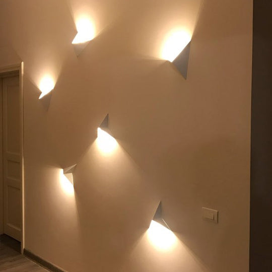 Moderne LED Wandleuchte Innen Dreieckig für Wohnzimmer und Badezimmer 1