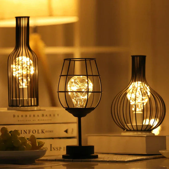 Moderne Tischlampe Ava für stilvolle Beleuchtung im Wohnzimmer und Büro 1