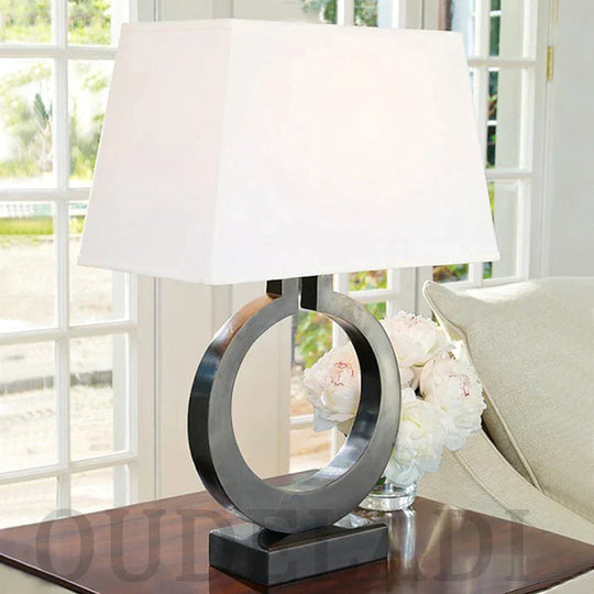 Moderne Tischlampe mit Architektonischem Design für Wohnzimmer und Schlafzimmer 1