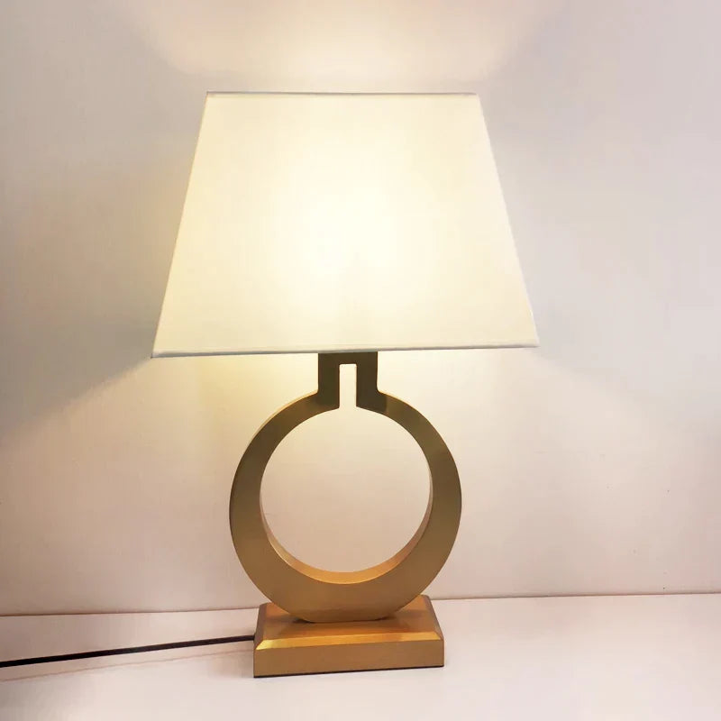 Moderne Tischlampe mit Architektonischem Design für Wohnzimmer und Schlafzimmer 2