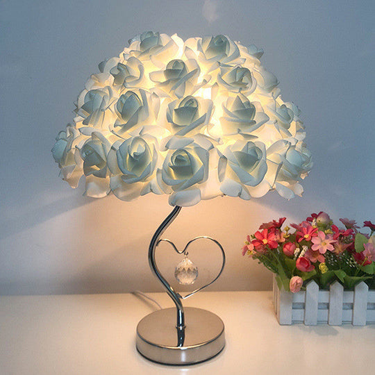 Moderne Tischlampe mit Rosen-Design für Nachttisch oder Esstisch 4
