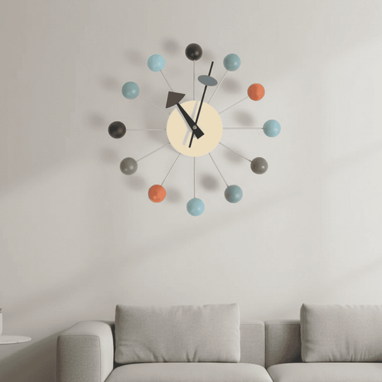 Moderne Wanduhr im Sonnenschliff-Design für stilvolle Akzente 0