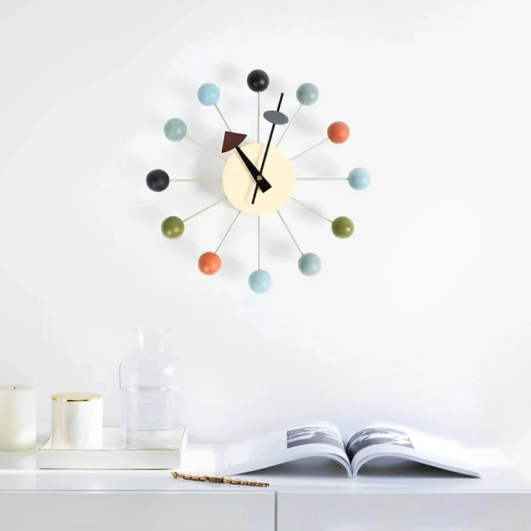 Moderne Wanduhr im Sonnenschliff-Design für stilvolle Akzente 2