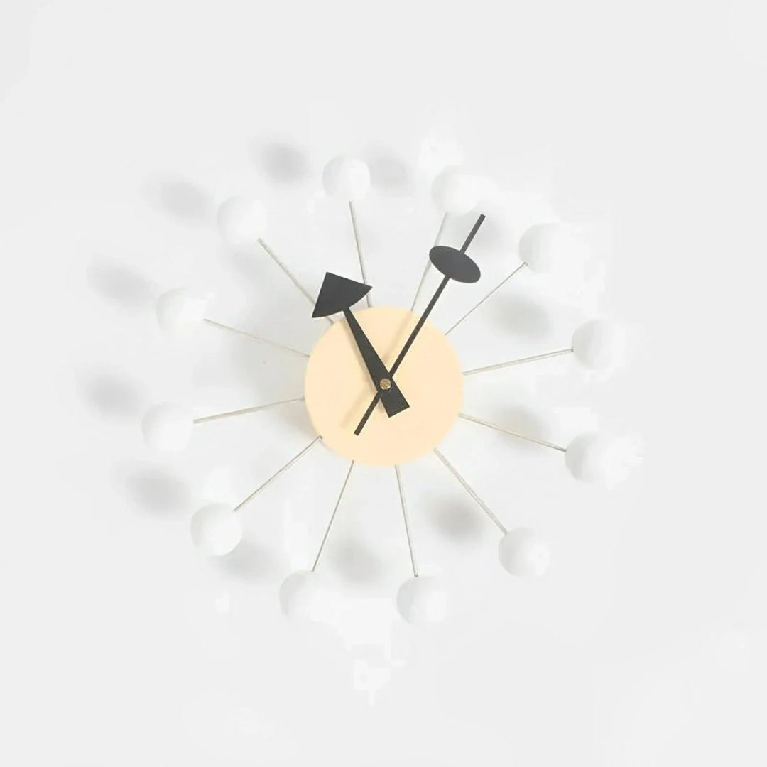 Moderne Wanduhr im Sonnenschliff-Design für stilvolle Akzente 7