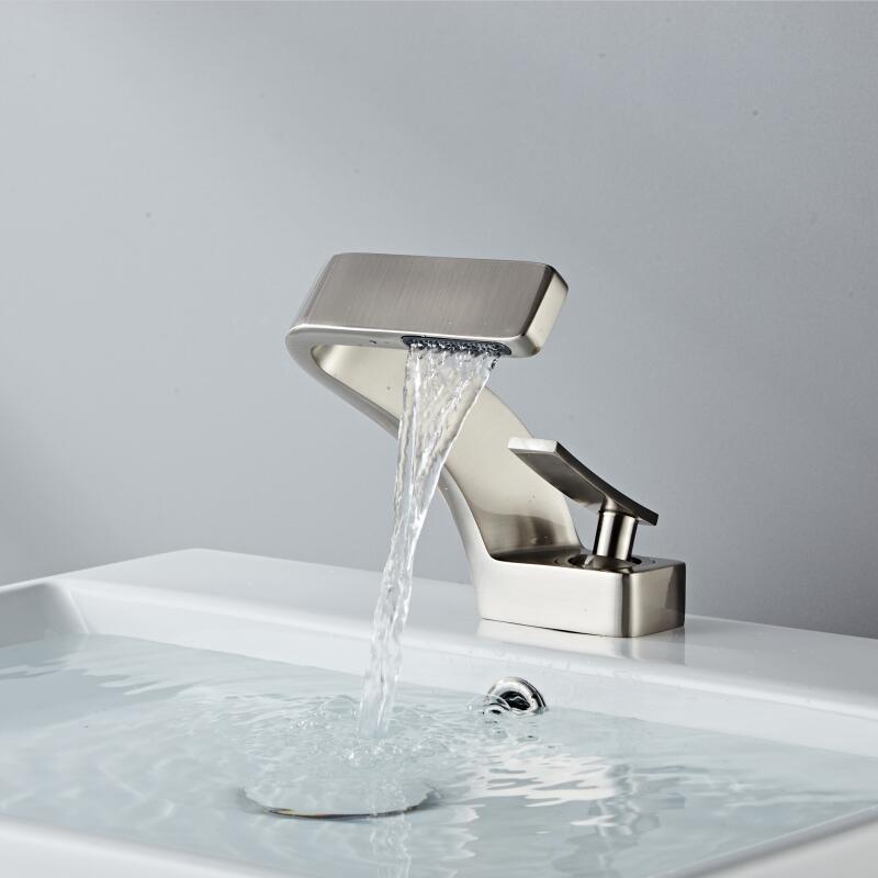 Moderner Wasserhahn Küche Bad Mit Geschwungenem Design Küchenarmatur 3