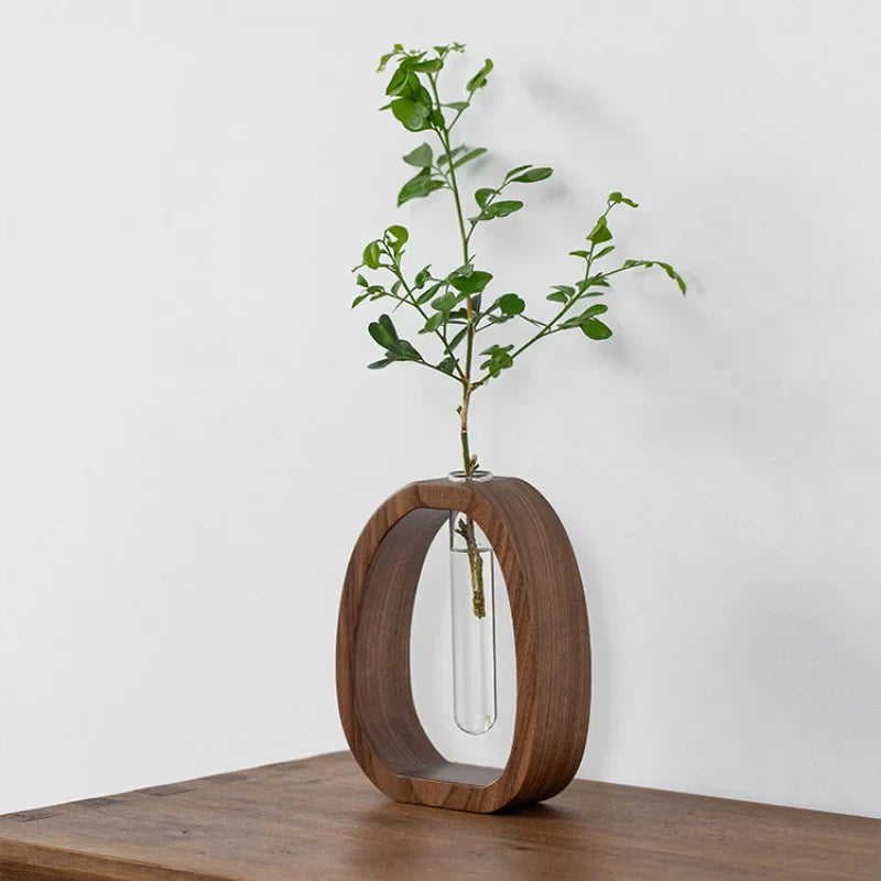 Ovale Glasvase im Holzrahmen für Einzelstiele und kleine Blumenarrangements 1