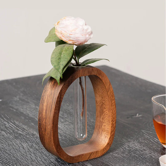 Ovale Glasvase im Holzrahmen für Einzelstiele und kleine Blumenarrangements 3