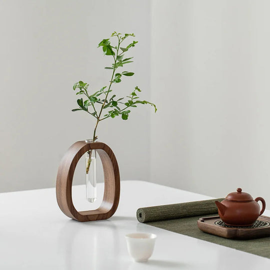 Ovale Glasvase im Holzrahmen für Einzelstiele und kleine Blumenarrangements 4