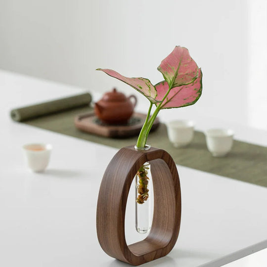 Ovale Glasvase im Holzrahmen für Einzelstiele und kleine Blumenarrangements 5