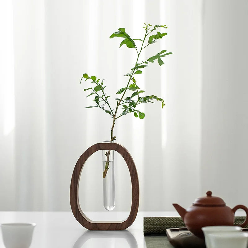 Ovale Glasvase im Holzrahmen für Einzelstiele und kleine Blumenarrangements 6