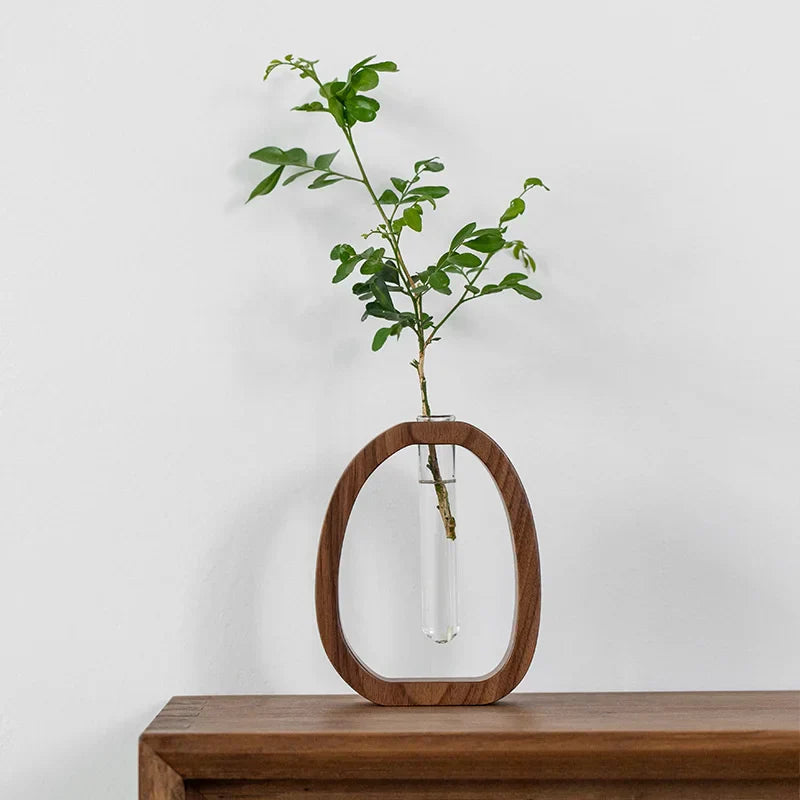 Ovale Glasvase im Holzrahmen für Einzelstiele und kleine Blumenarrangements 7